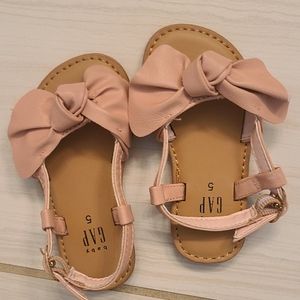 Gap blush pink baby/toddler sandals (size 5)